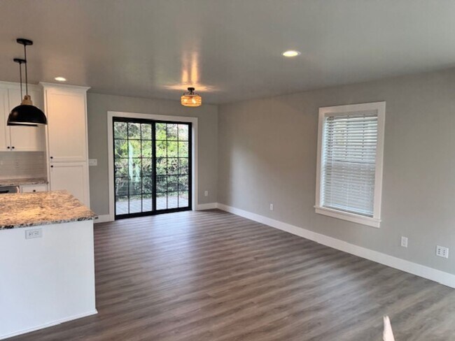 Building Photo - BEAUTIFUL CUSTOM - BUILT SINGLE LEVEL HOME...