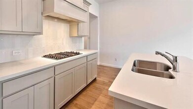 Building Photo - 3101 Bell Flower Dr