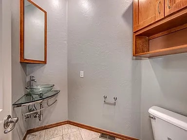 Building Photo - 204 S Riverside Dr