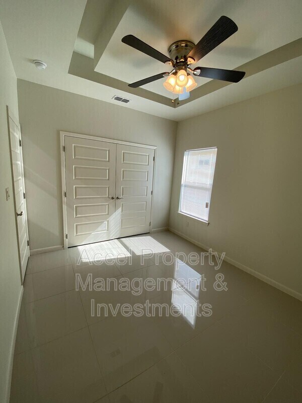 Building Photo - 1715 W Smith Dr