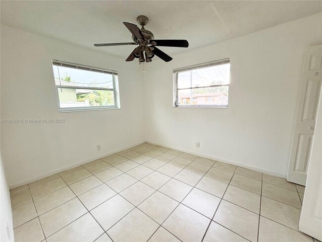Building Photo - 560 SW 50th Terrace