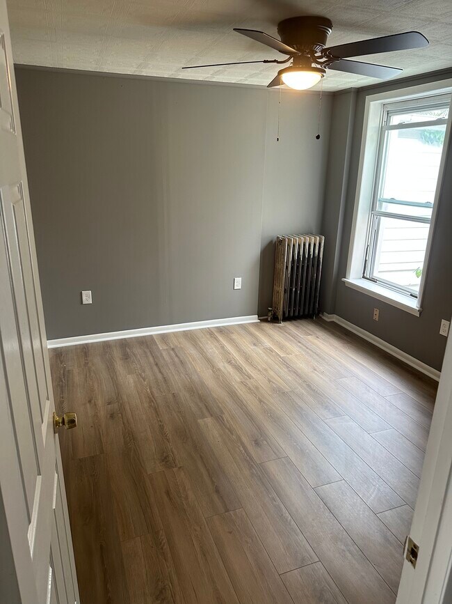 Building Photo - 204 Baldwin St