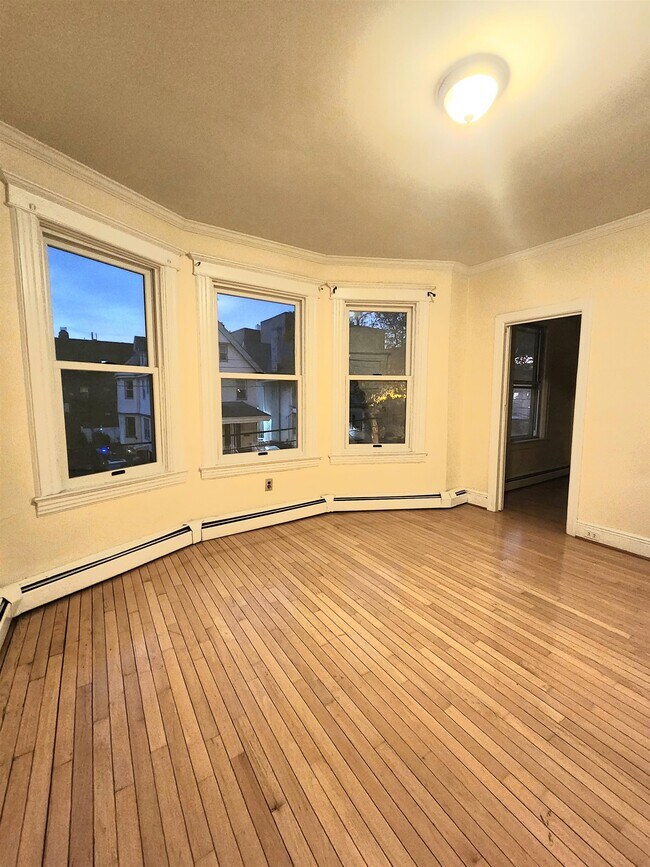 Building Photo - 122 Jewett Ave