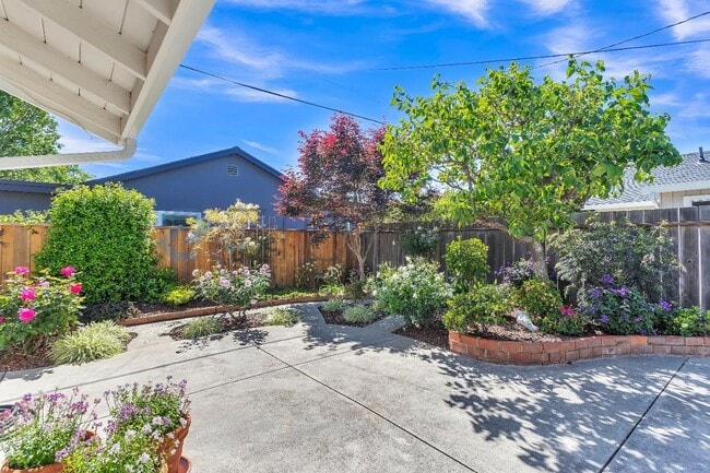 Building Photo - 500 Middlesex Rd