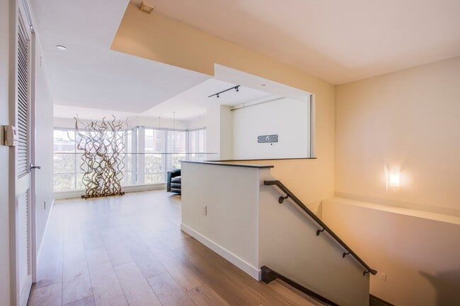 Building Photo - Absolutely stunning high rise loft at Metr...