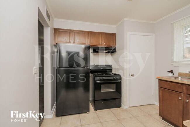 Building Photo - 14525 Dobson Ave