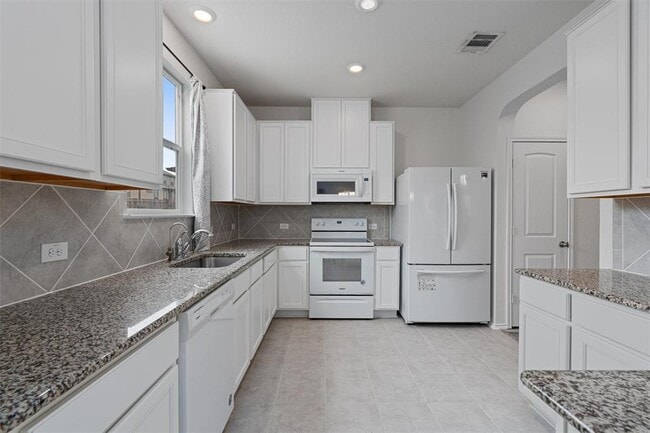 Building Photo - 305 Los Cobos Ln