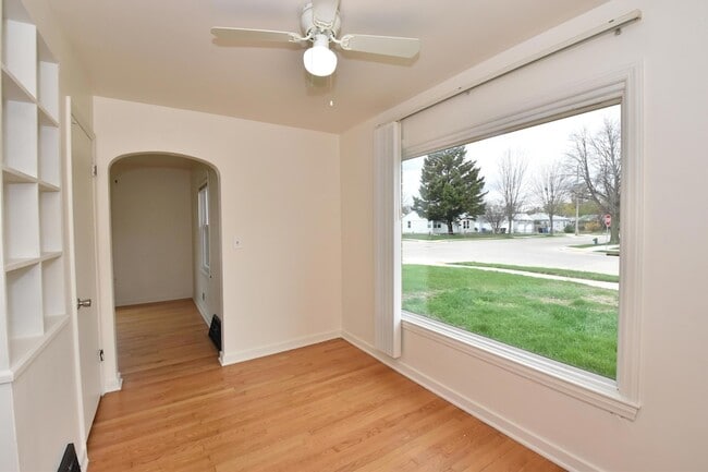 Building Photo - 3115 Lasalle St