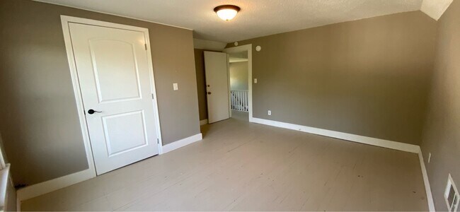 Building Photo - 2463 KY-94