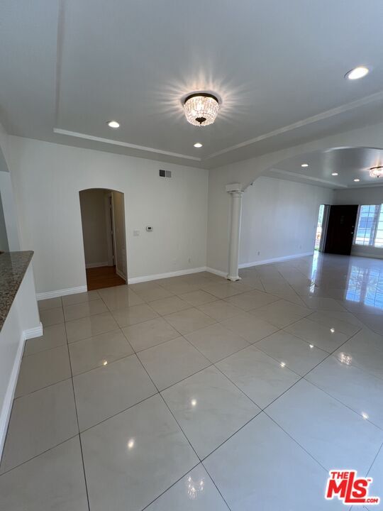 Building Photo - 153 N Hamilton Dr