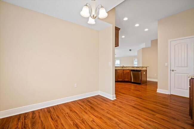 Building Photo - WEST FAIRHOPE IN HUNTINGTON WOODS