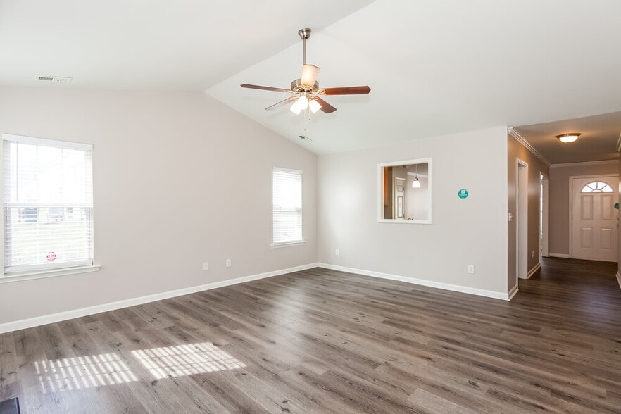 Building Photo - 6013 Spanish Moss Ln