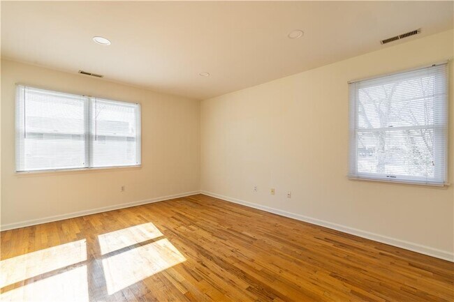 Building Photo - 170 Harrison Ave