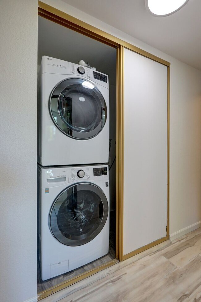 Building Photo - Cozy 3-bedroom 2 baths in Kirkland.