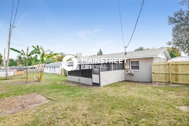 Building Photo - 4 Bedroom Pet-Friendly Home in Lakeland, FL with Main Street Renewal