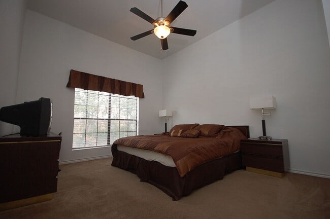 Building Photo - Buena Vista Apt. 312
