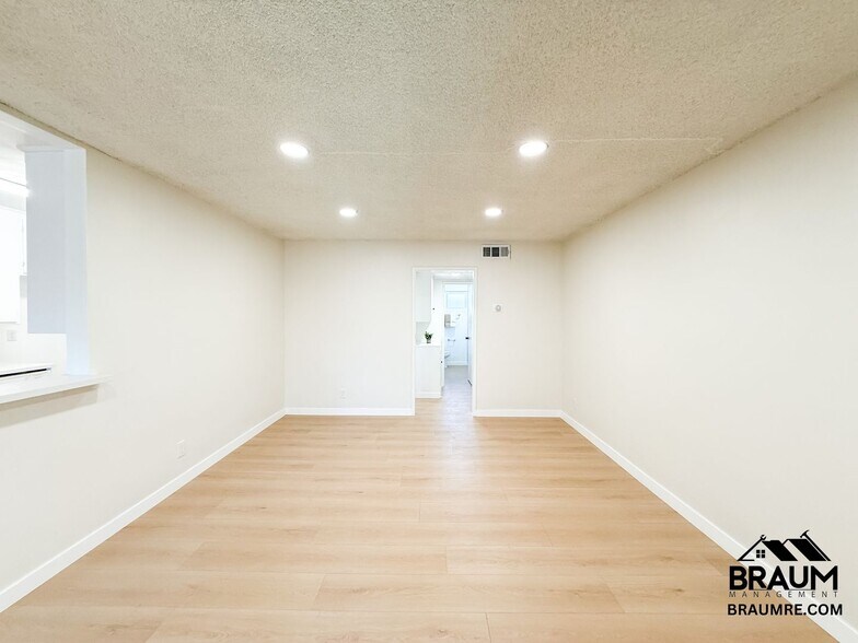 Building Photo - 6041 Whitsett Ave