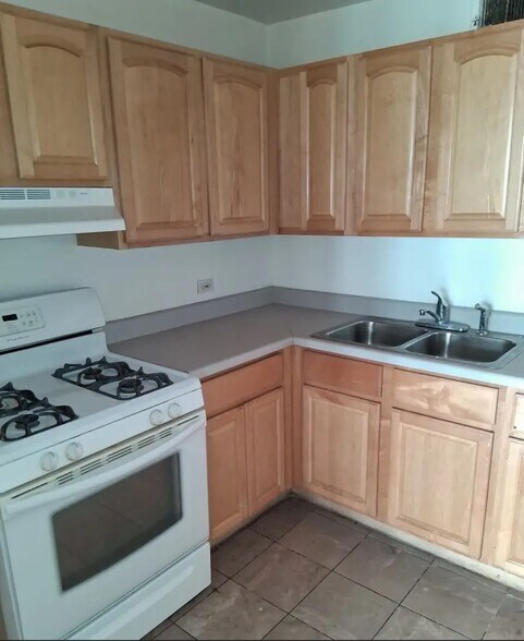 Building Photo - 6700 S South Shore Dr