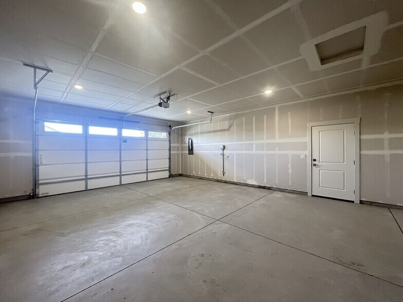 Building Photo - 2282 S Hurd Ave
