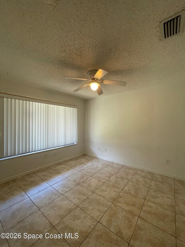 Building Photo - 997 Mariposa Dr NE