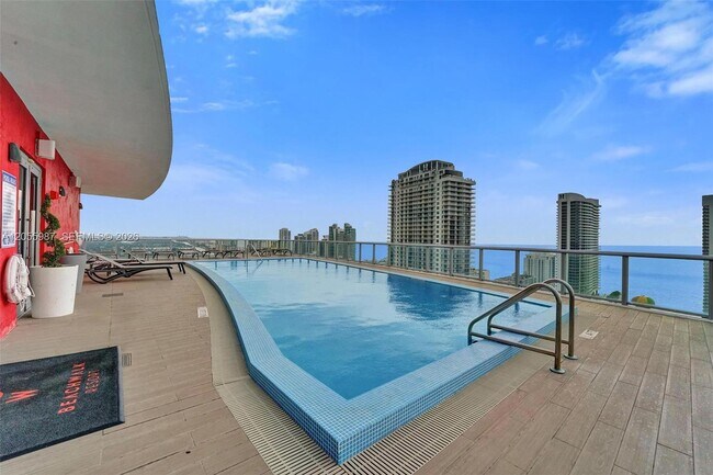 Building Photo - 2600 E Hallandale Beach Blvd