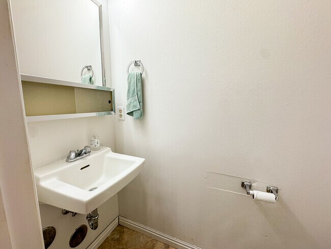 Building Photo - 515 N 200 E