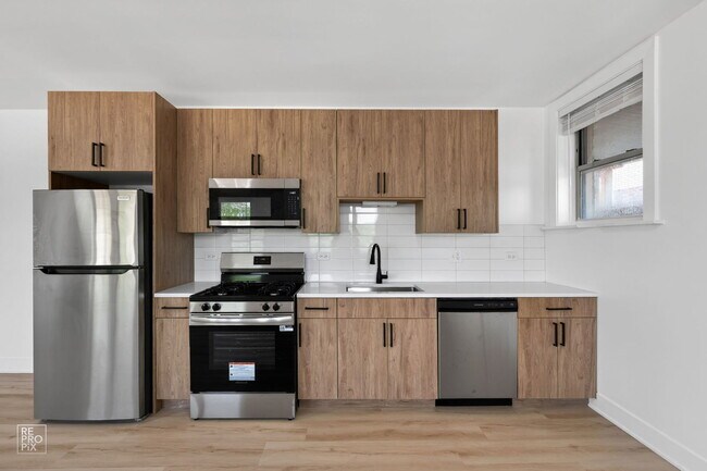 Building Photo - 6312 N Artesian Ave
