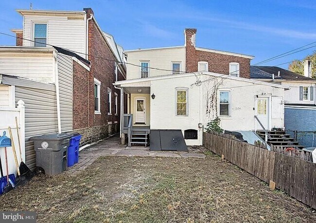 Building Photo - 851 South St