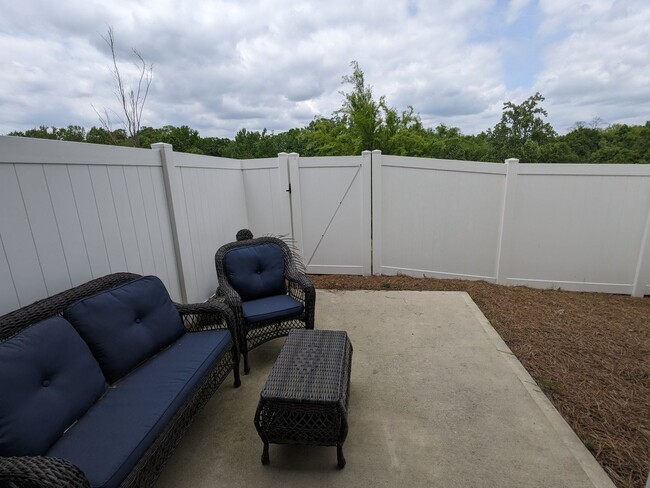 Building Photo - 3 BEDROOM TOWNHOME DOWNTOWN CONCORD-GREENW...