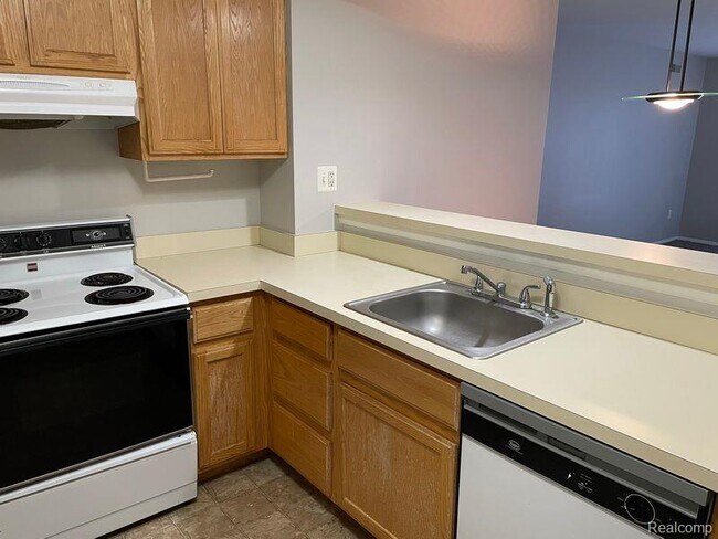 Building Photo - 910 Chestnut Hill Dr