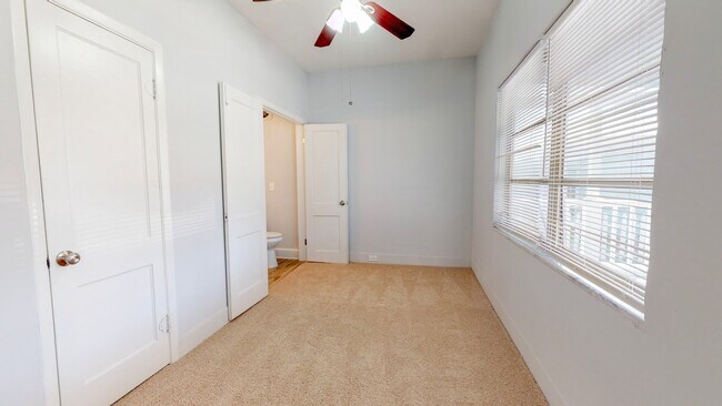 Building Photo - Adorable 3 bedroom / 2 bathroom Home for R...