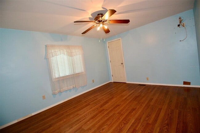Building Photo - 10992 Poplar St NE