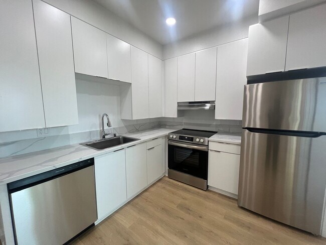 Building Photo - 2900 S Orange Dr