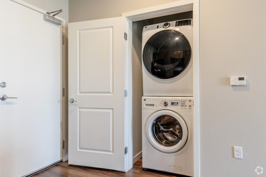 1BR, 1BA - 609SF - Eaton Street Apartments
