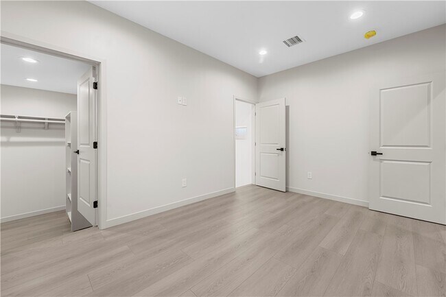 Building Photo - 13249 Kagel Canyon St