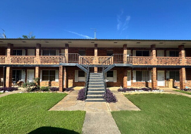 Building Photo - 205 Daniels St. -Midland City, AL 36350- apartment