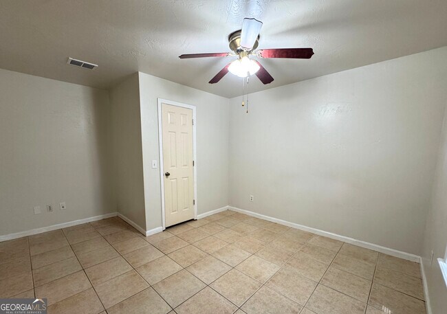 Building Photo - 330 McQueen Cir