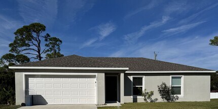 Building Photo - ***CUTE 3/2 HOME IN PALM BAY