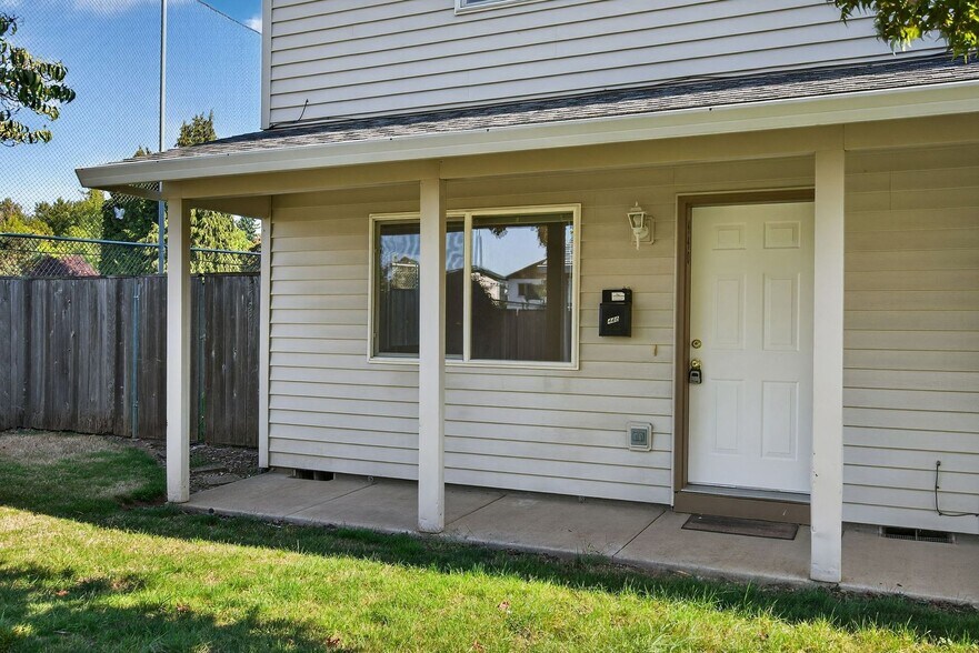 Building Photo - 470-470 W Gloucester St