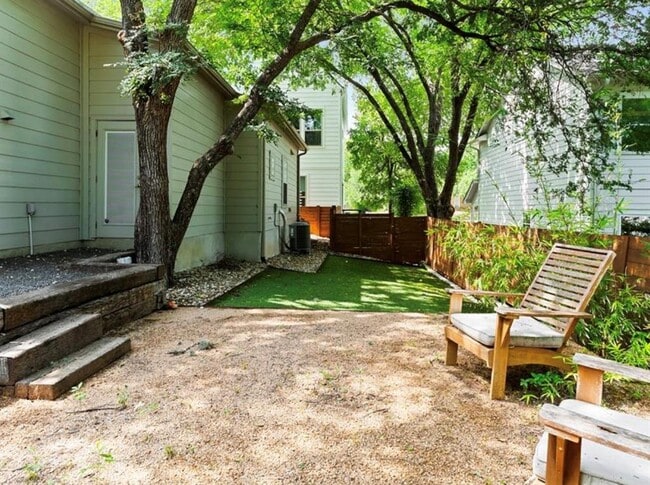 Building Photo - 1609 J J Seabrook Dr