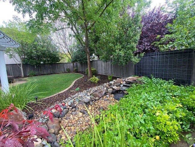 Building Photo - CLEAN AND SPACIOUS 4 BED, 2.5 BATH WITH COVERED BACK PATIO AND LUSH LANDSCAPING IN WESTLAKE COMMU...