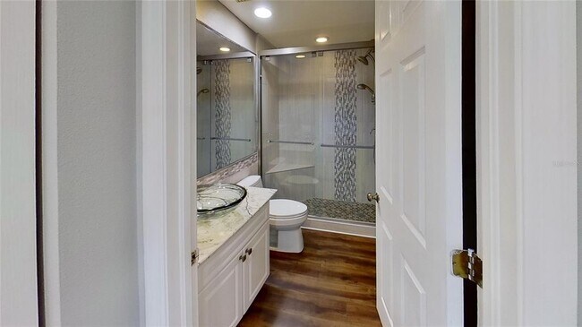 Building Photo - 6495 Shoreline Dr
