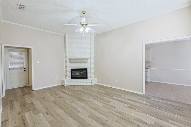 Building Photo - Welcome home to this beautifully updated 3-bedroom, 2-bath home nestled on a quiet cul-de-sac in ...
