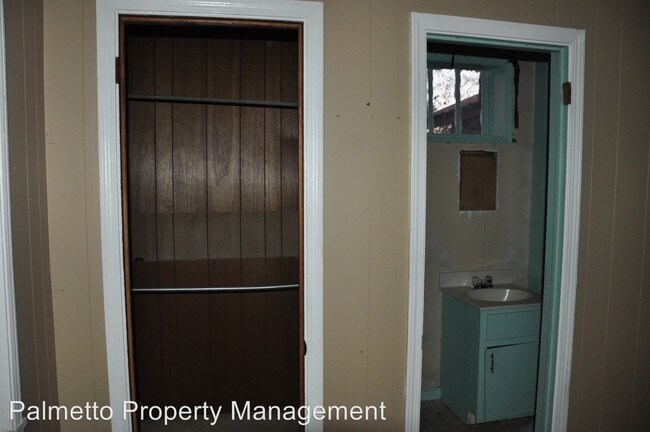 Building Photo - 1265 Wayside Rd NE