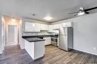 Building Photo - 2405 Honey Lou Ct