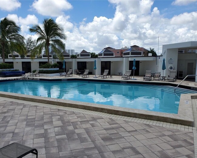 Building Photo - 19500 Turnberry Way