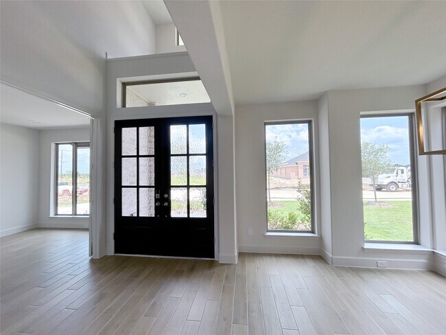 Building Photo - 5406 Holly Holw Ln