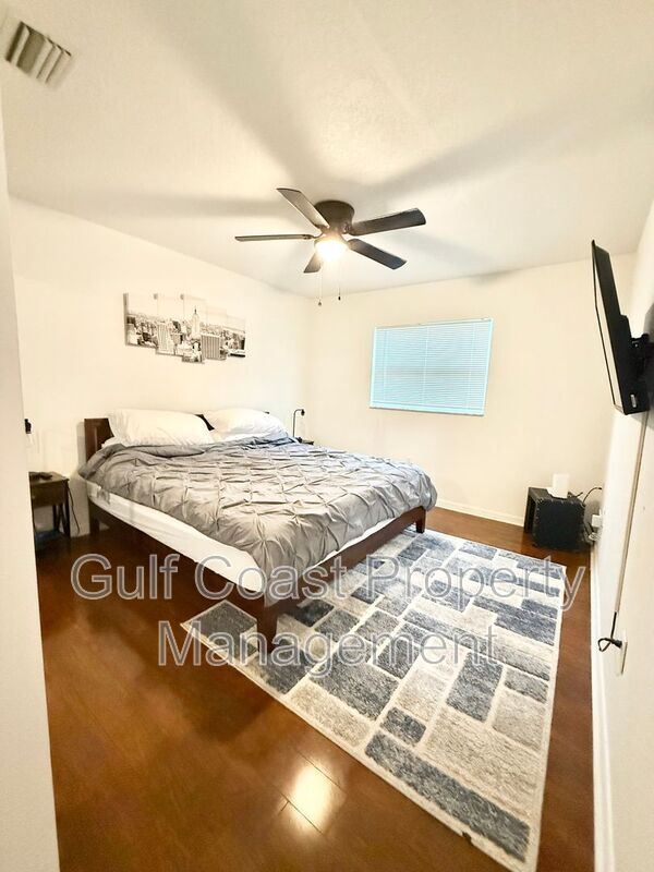 Building Photo - 2436 Abscott St