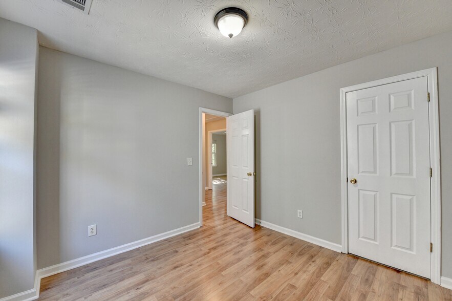 Building Photo - 240 Springbottom Ct