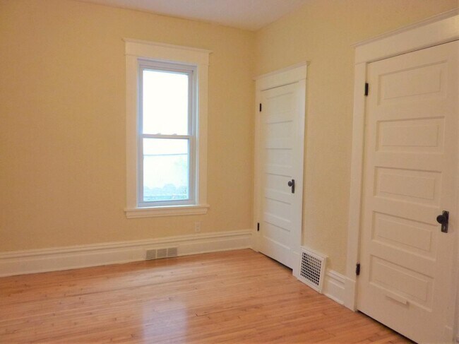 Building Photo - 738 Magnolia Ave E